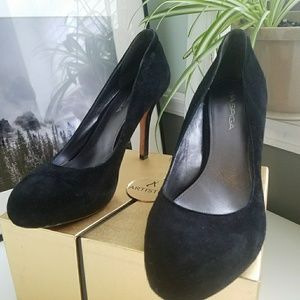 Via Spiga Nikole Suede Pump
